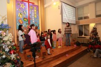 主日學兒童獻唱「天使歌唱在高天」